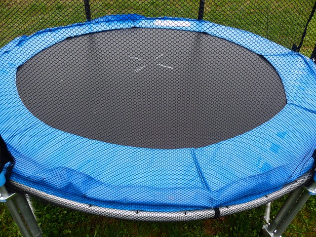 jumping fitness czyli ćwiczenia na trampolinie