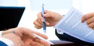 Jakie dokumenty trzeba mieć w samochodzie 2023?