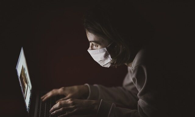 Jaka odległość przewodów elektrycznych od sufitu?