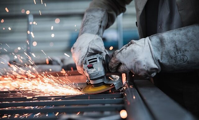 Jaka szlifierka do renowacji drzwi?