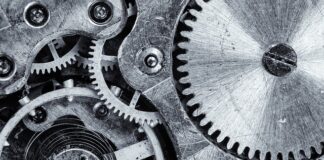 Jak naprawić przetartą torebkę?