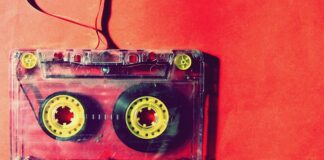 Czy taśma LED przyklei się do ściany?