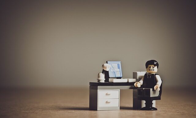 Czy można samemu wymienić klocki hamulcowe w samochodzie na gwarancji?