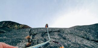 Jak zamontować karabińczyk do łańcuszka?