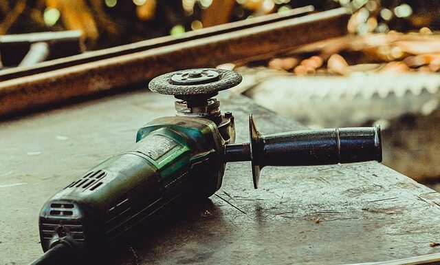 Jaka polerka do auta rotacyjna czy oscylacyjna?